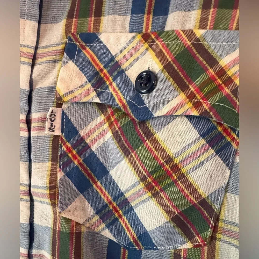 Vintage Levi’s Plaid Button down small ”e”